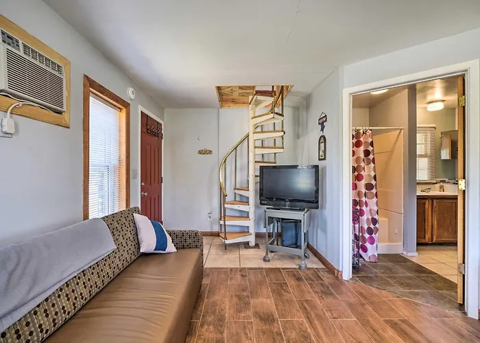 Holiday home 'the Rockhouse Cottage' With Deck On Farm! *