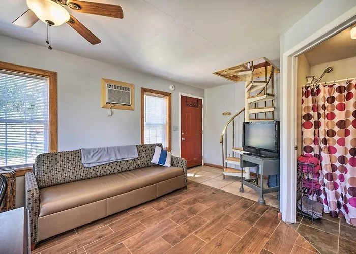 'the Rockhouse Cottage' With Deck On Farm! Tulsa