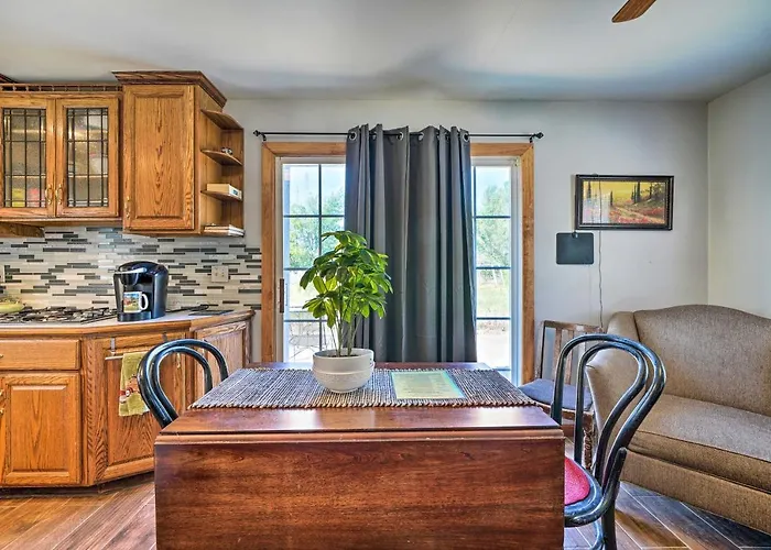'the Rockhouse Cottage' With Deck On Farm!