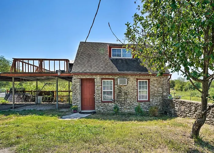 Holiday home 'the Rockhouse Cottage' With Deck On Farm! Tulsa