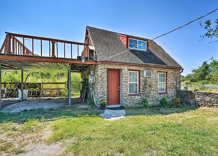 'the Rockhouse Cottage' With Deck On Farm! Holiday home