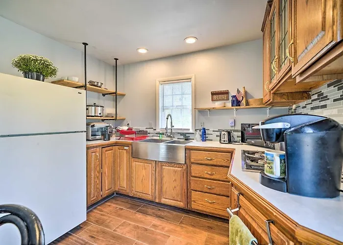 'the Rockhouse Cottage' With Deck On Farm!