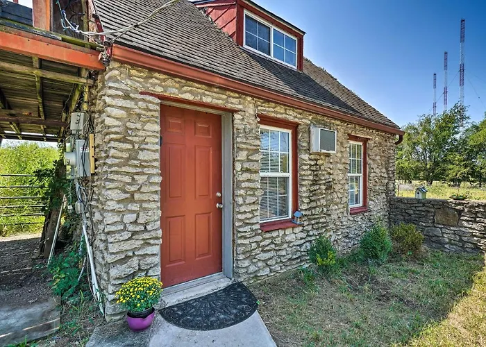 'the Rockhouse Cottage' With Deck On Farm! Tulsa