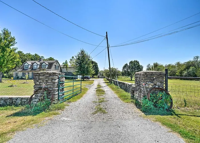 'the Rockhouse Cottage' With Deck On Farm! *